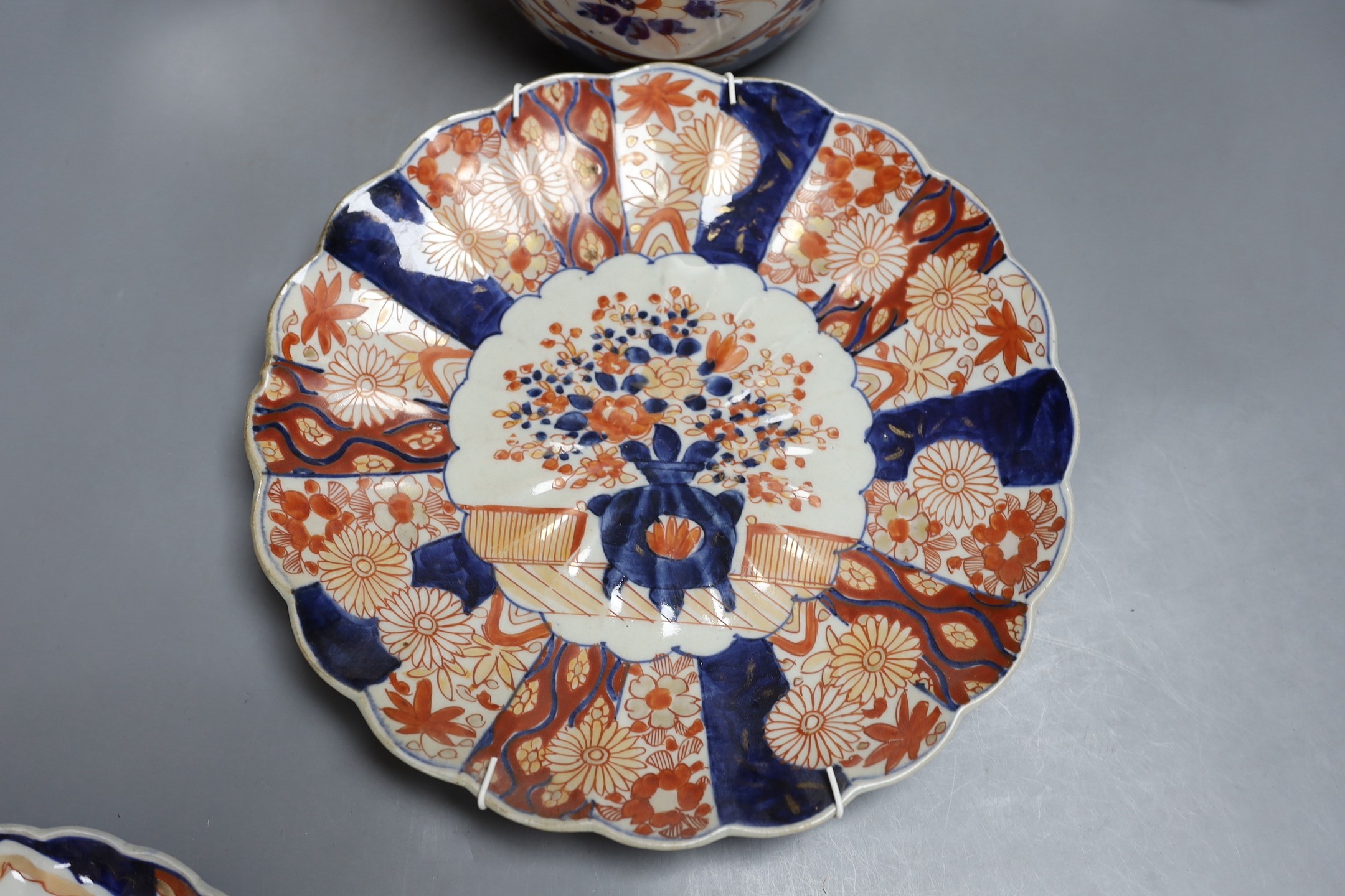 Four Japanese Imari dishes and a vase, vase 31 cms high. (5)